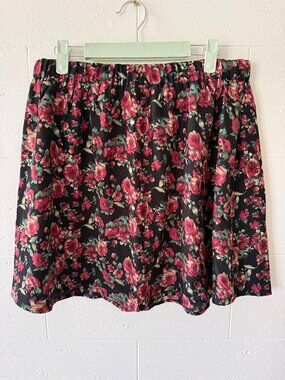 Womance | NWT Floral light and Flowy Mini Skirt | Large